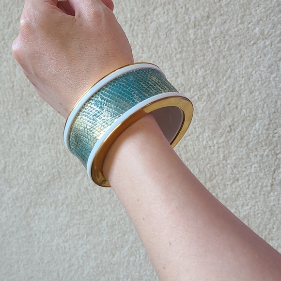 Snakeskin & white enamel gold plated bangle bracelet. - Picture 1 of 6